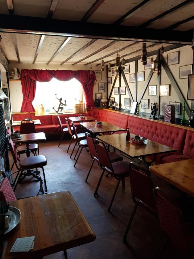 Prince Of Wales Inn Rhymney Bagian luar foto