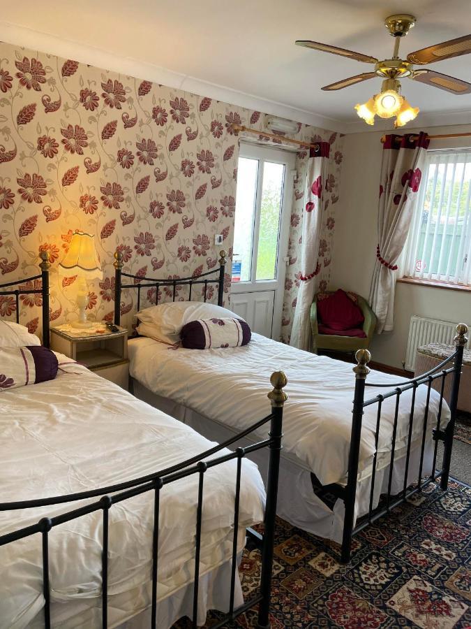 Prince Of Wales Inn Rhymney Bagian luar foto