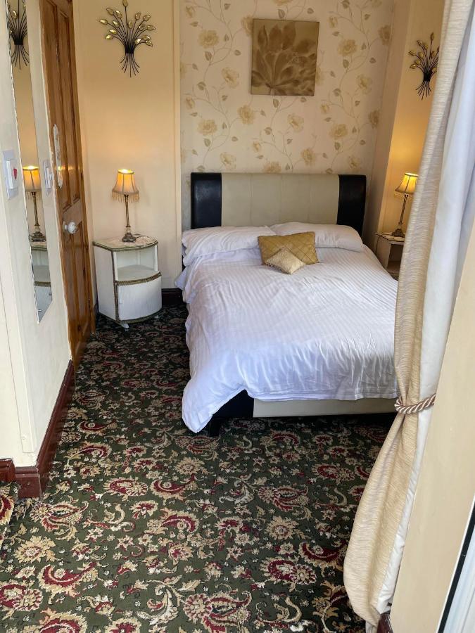 Prince Of Wales Inn Rhymney Bagian luar foto